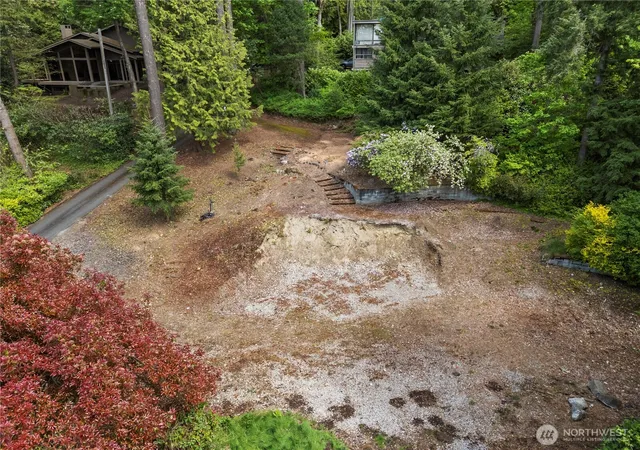 Photo 4 of Sale Pending at 4150 Boulevard Pl, Mercer Island, WA 98040 | MLS# NWM2409845 | Listing updated on 2026-06-16