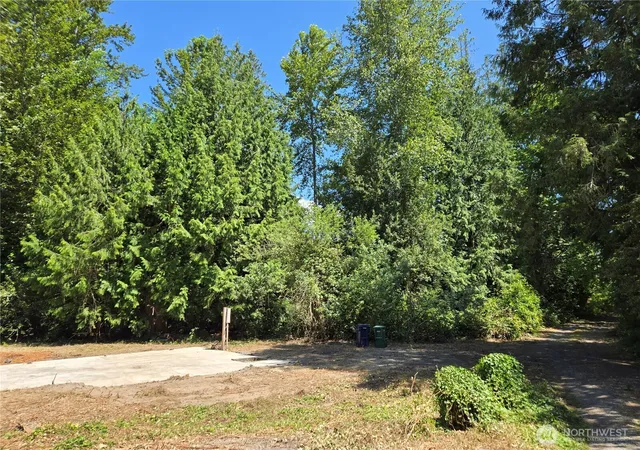 Photo 4 of Sale Pending at 10433 Slater Ave NE, Kirkland, WA 98033 | MLS# NWM2412100 | Listing updated on 2026-06-16
