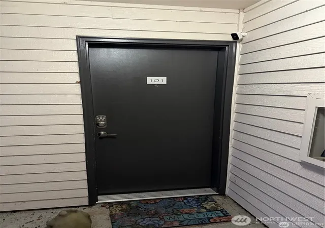 Photo 3 of Condo for sale at 31500 33rd Place SW #U101, Federal Way, WA 98023 | MLS# NWM2414151 | Listing updated on 2026-09-23
