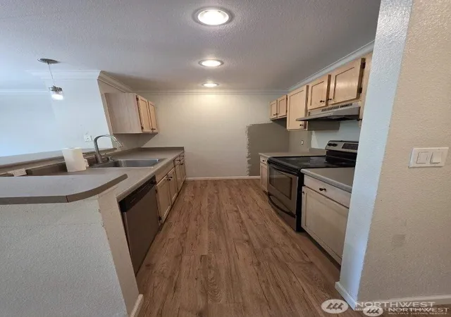 Photo 4 of Condo for sale at 31500 33rd Place SW #U101, Federal Way, WA 98023 | MLS# NWM2414151 | Listing updated on 2026-09-23