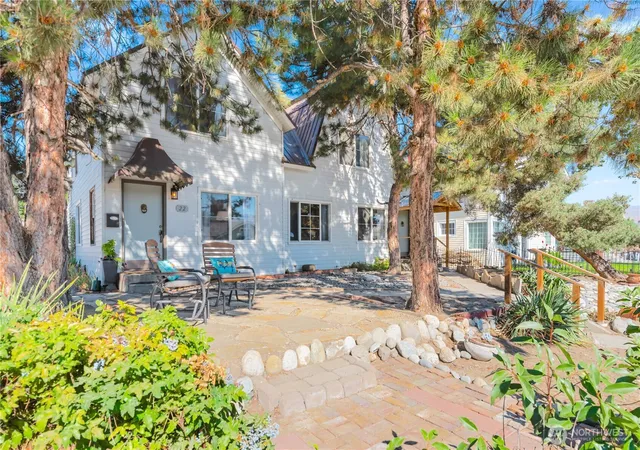 Photo 1 of Sale Pending at 22 S Emerson Ave, Wenatchee, WA 98801 | MLS# NWM2414165 | Listing updated on 2026-09-25