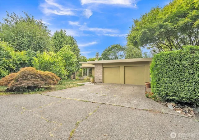 Photo 1 of Sale Pending at 11521 Corliss Ave N, Seattle, WA 98133 | MLS# NWM2414433 | Listing updated on 2026-09-25