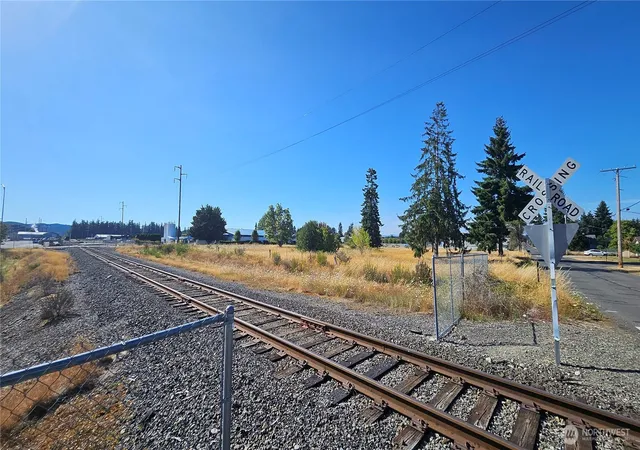 Photo 2 of Sale Pending at 1805 Sandra Ave, Centralia, WA 98531 | MLS# NWM2416055 | Listing updated on 2026-06-16