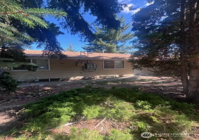 Photo 1 of Sale Pending at 1230 Ne Williams St, Pullman, WA 99163 | MLS# NWM2416413 | Listing updated on 2026-09-25