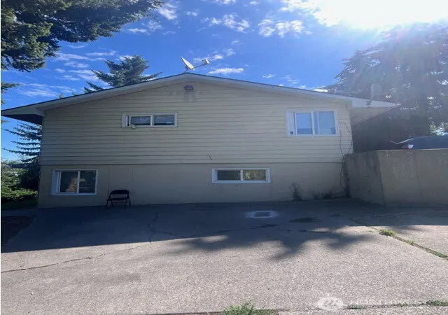 Photo 2 of Sale Pending at 1230 Ne Williams St, Pullman, WA 99163 | MLS# NWM2416413 | Listing updated on 2026-09-25