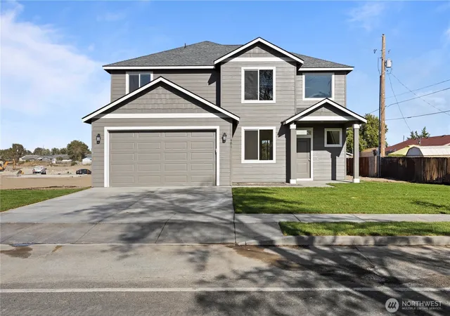 Photo 1 of Single family home for sale at 401 N Grape Dr, Moses Lake, WA 98837 | MLS# NWM2416868 | Listing updated on 2026-10-10
