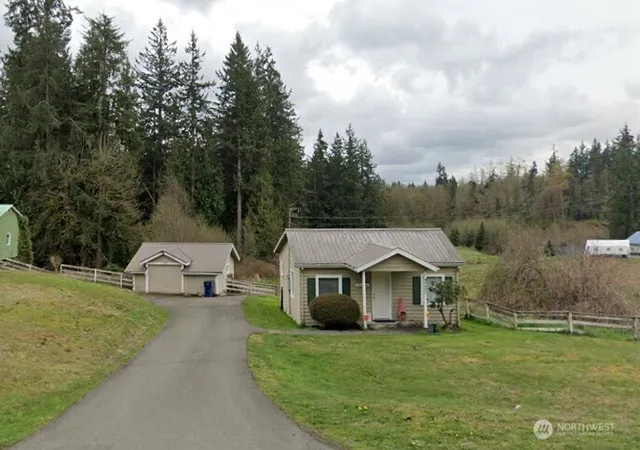 Photo 3 of Sale Pending at 9722 S Lake Stevens Rd, Lake Stevens, WA 98258 | MLS# NWM2419802 | Listing updated on 2026-09-25