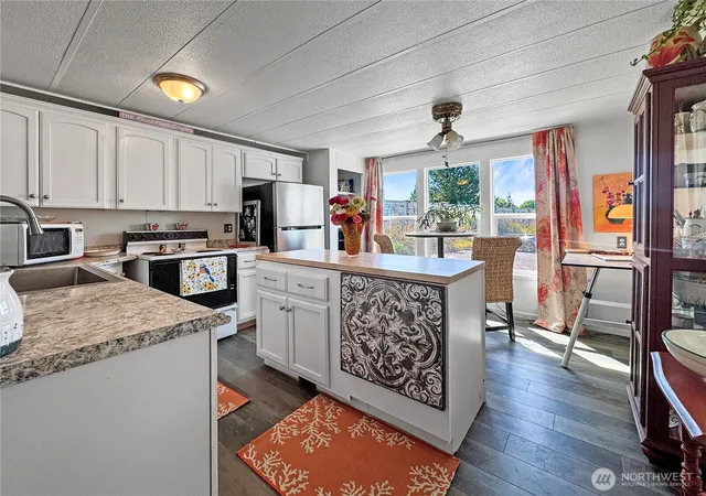 Photo 3 of Sale Pending at 1019 NE Empire St, College Place, WA 99324 | MLS# NWM2420625 | Listing updated on 2026-08-17