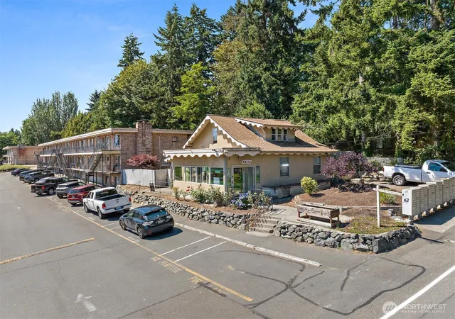 Photo 4 of Sale Pending at 6630 202nd Street SW, Lynnwood, WA 98036 | MLS# NWM2421419 | Listing updated on 2026-06-22