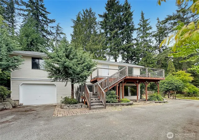 Photo 2 of Single family home for sale at 314 Snohomish Dr, La Conner, WA 98257 | MLS# NWM2422690 | Listing updated on 2026-09-30