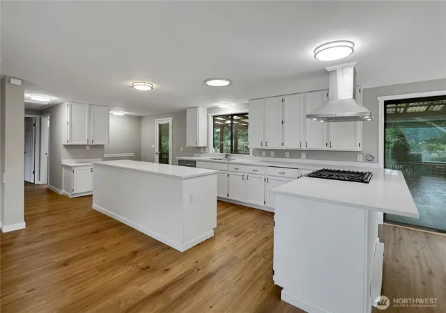 Photo 3 of Single family home for sale at 314 Snohomish Dr, La Conner, WA 98257 | MLS# NWM2422690 | Listing updated on 2026-09-30