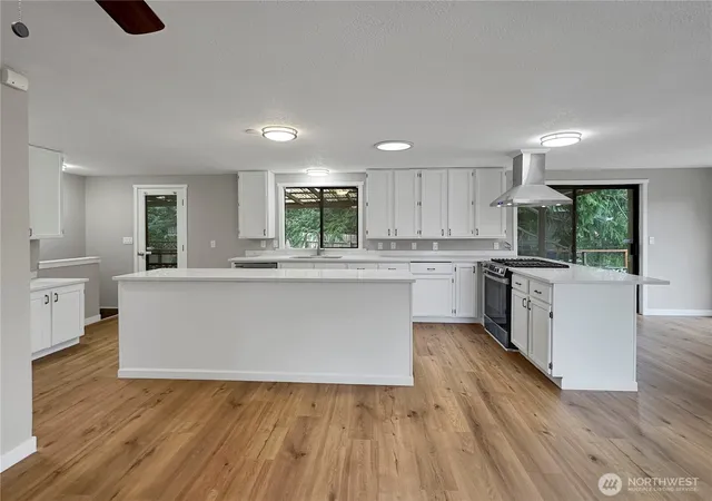 Photo 4 of Single family home for sale at 314 Snohomish Dr, La Conner, WA 98257 | MLS# NWM2422690 | Listing updated on 2026-09-30