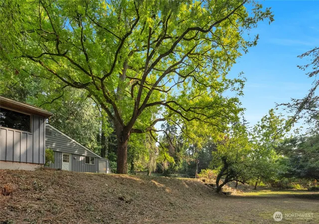Photo 3 of Sale Pending at 19331 37th Avenue NE, Lake Forest Park, WA 98155 | MLS# NWM2422737 | Listing updated on 2026-09-25