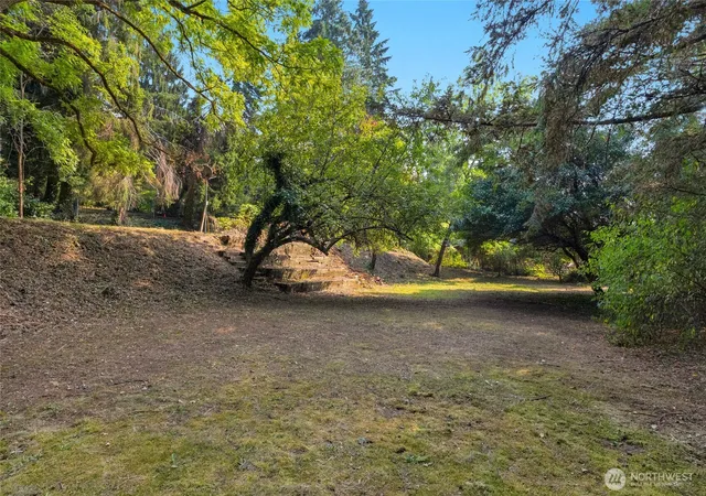 Photo 4 of Sale Pending at 19331 37th Avenue NE, Lake Forest Park, WA 98155 | MLS# NWM2422737 | Listing updated on 2026-09-25