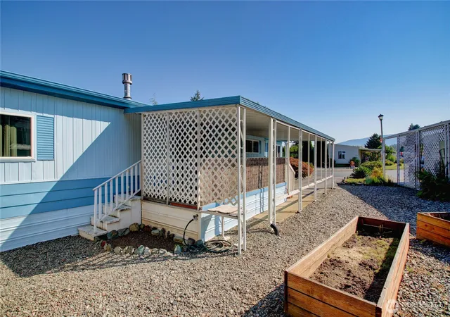Photo 4 of Manufactured home for sale at 2725 E Fir St #67, Mount Vernon, WA 98273 | MLS# NWM2423136 | Listing updated on 2026-09-29