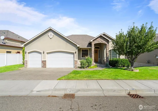 Photo 3 of Single family home for sale at 3504 W 34th Avenue, Kennewick, WA 99337 | MLS# NWM2423796 | Listing updated on 2026-10-09