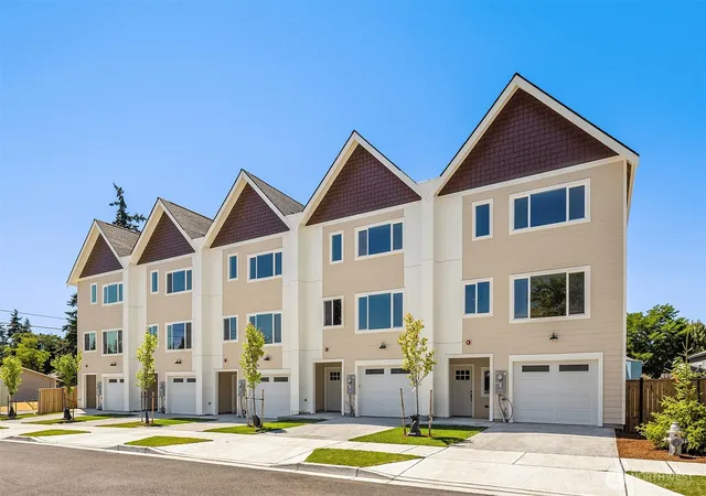 Photo 2 of Sale Pending at 6614 52nd Avenue W, University Place, WA 98467 | MLS# NWM2424797 | Listing updated on 2026-06-02