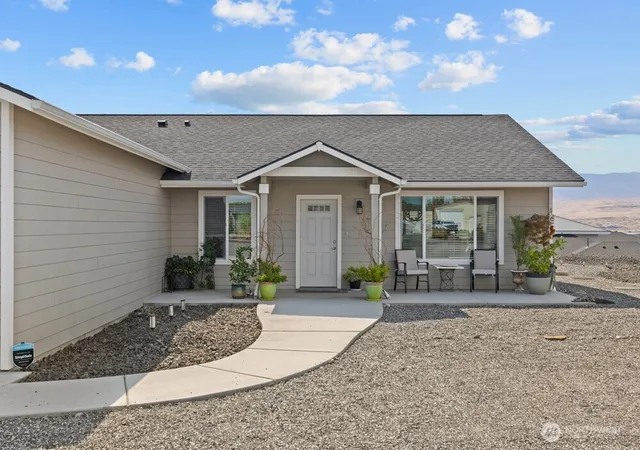 Photo 3 of Sale Pending at 208 SW Moon River View, Mattawa, WA 99349 | MLS# NWM2424982 | Listing updated on 2026-09-25