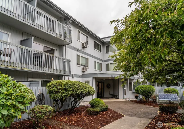 Photo 1 of Sale Pending at 2005 Tibbetts #305, Longview, WA 98632 | MLS# NWM2427706 | Listing updated on 2026-09-02