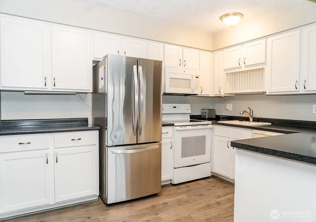 Photo 3 of Sale Pending at 2005 Tibbetts #305, Longview, WA 98632 | MLS# NWM2427706 | Listing updated on 2026-09-02