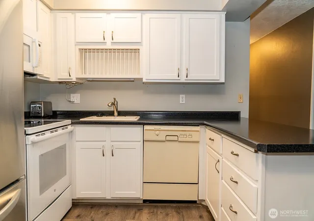 Photo 4 of Sale Pending at 2005 Tibbetts #305, Longview, WA 98632 | MLS# NWM2427706 | Listing updated on 2026-09-02
