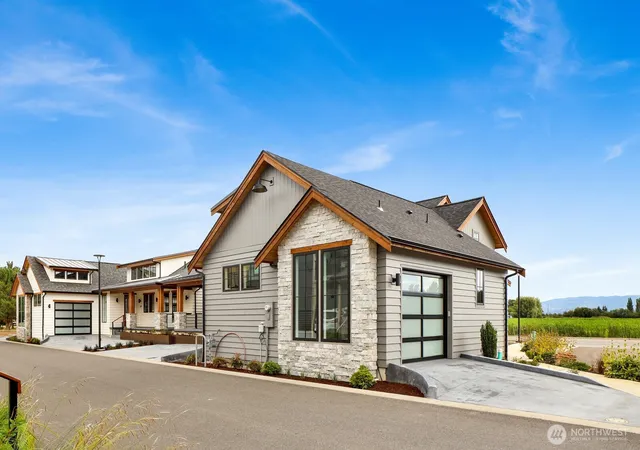 Photo 3 of Condo for sale at 231 Skipping Stone Loop, Lynden, WA 98264 | MLS# NWM2428814 | Listing updated on 2026-09-23