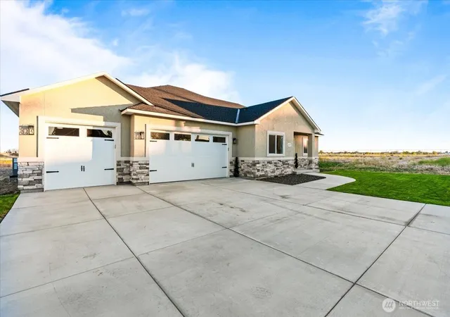 Photo 2 of Sale Pending at 6479 Road 3 Ne, Moses Lake, WA 98837 | MLS# NWM2428849 | Listing updated on 2026-09-25