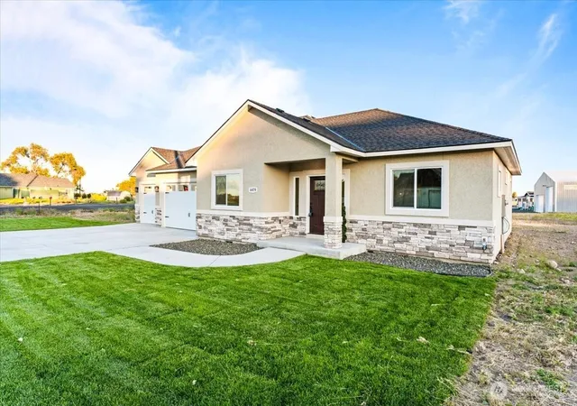 Photo 3 of Sale Pending at 6479 Road 3 Ne, Moses Lake, WA 98837 | MLS# NWM2428849 | Listing updated on 2026-09-25
