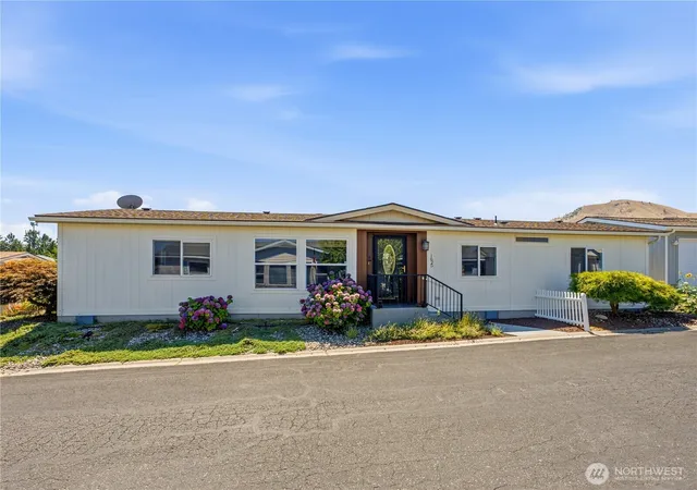 Photo 1 of Manufactured home for sale at 1625 Pleasant Ave, Wenatchee, WA 98801 | MLS# NWM2430899 | Listing updated on 2026-09-28
