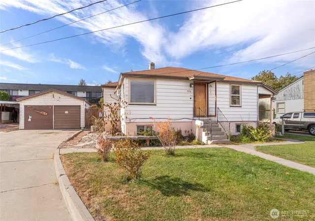 Photo 1 of Sale Pending at 936 Vassar Ave, Wenatchee, WA 98801 | MLS# NWM2431325 | Listing updated on 2026-04-10