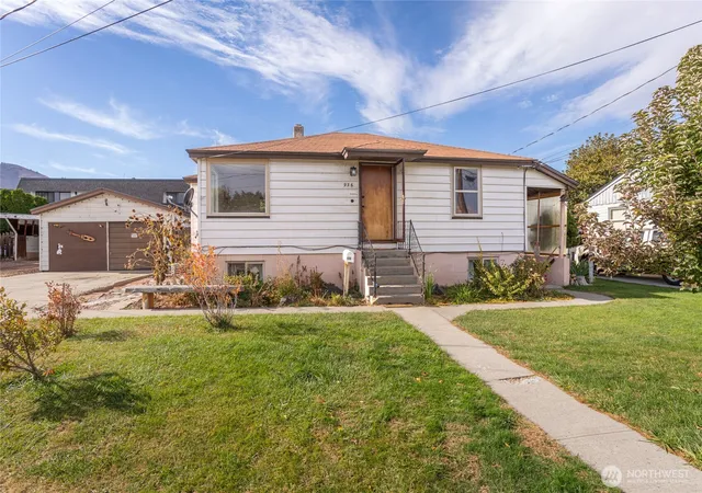 Photo 3 of Sale Pending at 936 Vassar Ave, Wenatchee, WA 98801 | MLS# NWM2431325 | Listing updated on 2026-04-10