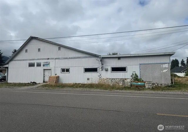 Photo 3 of Single family home for sale at 705 Emens St, Darrington, WA 98241 | MLS# NWM2432927 | Listing updated on 2026-09-22