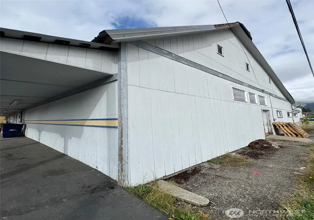 Photo 4 of Single family home for sale at 705 Emens St, Darrington, WA 98241 | MLS# NWM2432927 | Listing updated on 2026-09-22