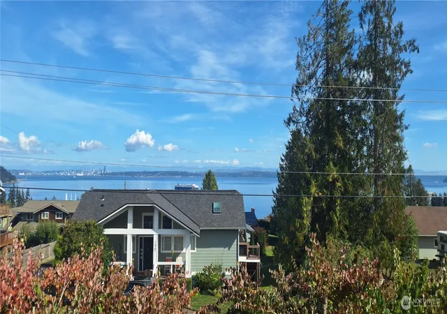 Photo 3 of Single family home for sale at 2440 Alaska Ave E, Port Orchard, WA 98366 | MLS# NWM2434455 | Listing updated on 2026-10-01