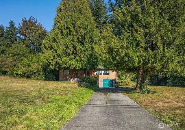 Photo 2 of Sale Pending at 19044 35th Avenue Ne, Lake Forest Park, WA 98155 | MLS# NWM2434986 | Listing updated on 2026-09-25