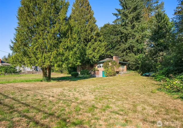 Photo 3 of Sale Pending at 19044 35th Avenue Ne, Lake Forest Park, WA 98155 | MLS# NWM2434986 | Listing updated on 2026-09-25