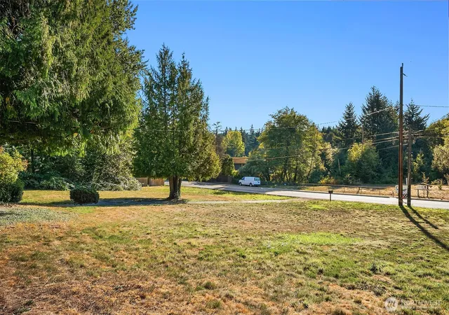 Photo 4 of Sale Pending at 19044 35th Avenue NE, Lake Forest Park, WA 98155 | MLS# NWM2434986 | Listing updated on 2026-09-25