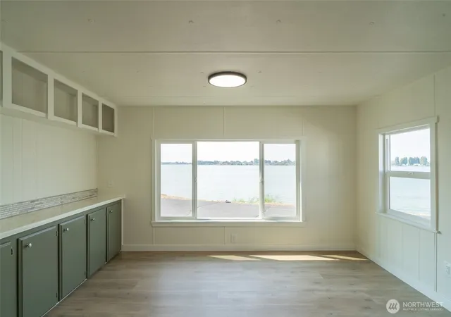 Photo 3 of Sale Pending at 1908 W Marina Dr #9, Moses Lake, WA 98837 | MLS# NWM2435427 | Listing updated on 2026-09-25
