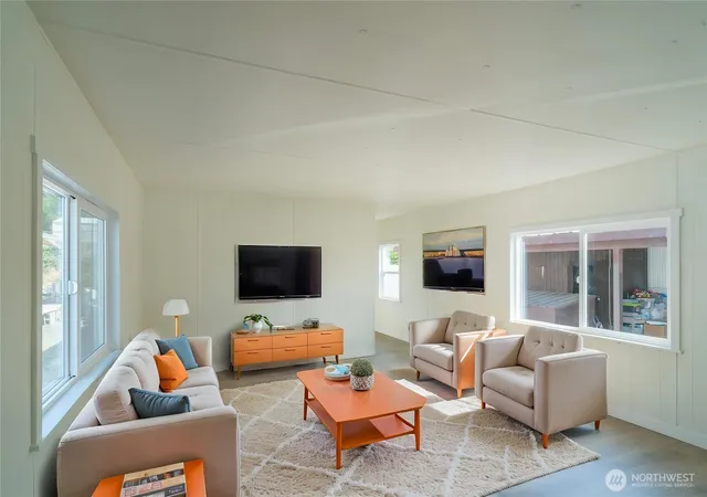 Photo 4 of Sale Pending at 1908 W Marina Dr #9, Moses Lake, WA 98837 | MLS# NWM2435427 | Listing updated on 2026-09-25