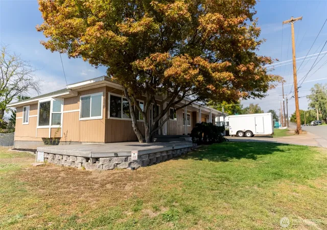 Photo 3 of Sale Pending at 519 Locust St, Omak, WA 98841 | MLS# NWM2435852 | Listing updated on 2026-09-25