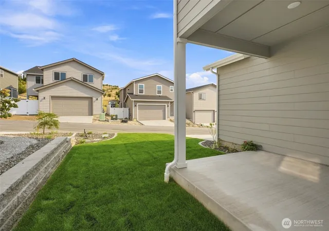 Photo 3 of Sale Pending at 2122 Plumridge Ct, Wenatchee, WA 98801 | MLS# NWM2436304 | Listing updated on 2026-10-06