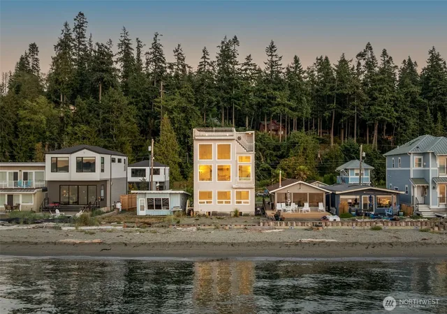 Photo 3 of Sale Pending at 6436 Ebb Tide Ln, Freeland, WA 98249 | MLS# NWM2438345 | Listing updated on 2026-09-26