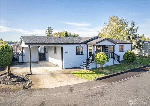 Photo 1 of Manufactured home for sale at 233 Concord Pl, Longview, WA 98632 | MLS# NWM2439731 | Listing updated on 2026-09-22