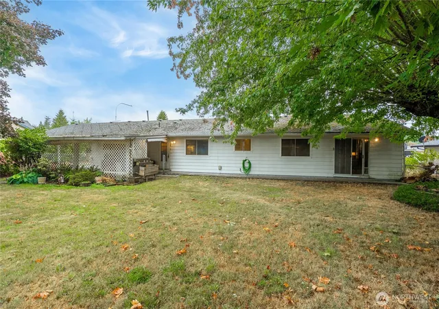 Photo 2 of Sale Pending at 1425 33rd Street Se, Auburn, WA 98002 | MLS# NWM2439820 | Listing updated on 2026-10-01