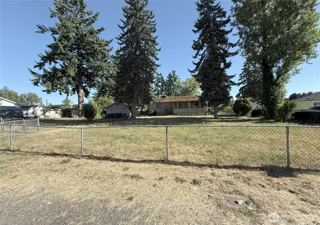 Photo 1 of Sale Pending at 3401 Northeast 12th St, Renton, WA 98056 | MLS# NWM2439950 | Listing updated on 2026-09-25