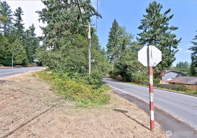Photo 4 of Sale Pending at 17204 Northup Way, Bellevue, WA 98008 | MLS# NWM2440145 | Listing updated on 2026-09-25