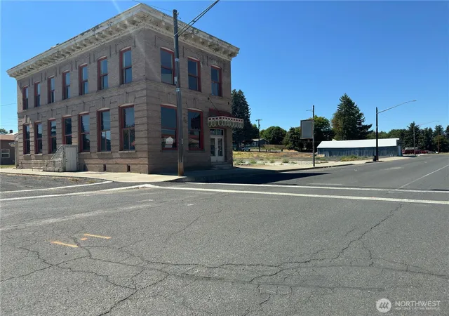 Photo 2 of Sale Pending at 301 W Main St, Almira, WA 99103 | MLS# NWM2441048 | Listing updated on 2026-09-29