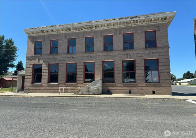 Photo 3 of Sale Pending at 301 W Main St, Almira, WA 99103 | MLS# NWM2441048 | Listing updated on 2026-09-29