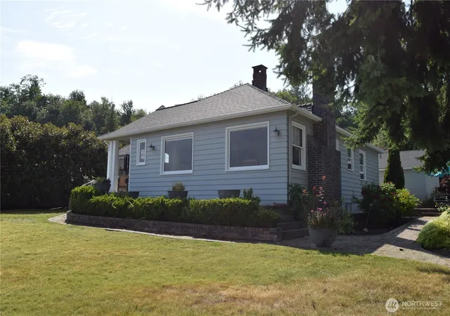Photo 1 of Sale Pending at 3538 Beach Dr E, Port Orchard, WA 98366 | MLS# NWM2441377 | Listing updated on 2026-09-25