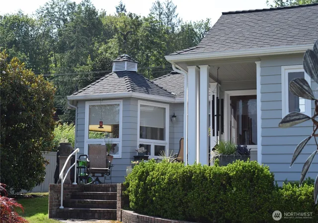 Photo 3 of Sale Pending at 3538 Beach Dr E, Port Orchard, WA 98366 | MLS# NWM2441377 | Listing updated on 2026-09-25